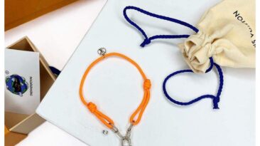 Desenhada por Virgil Abloh, a Louis Vuitton revelou novas pulseiras de prata para UNICEF